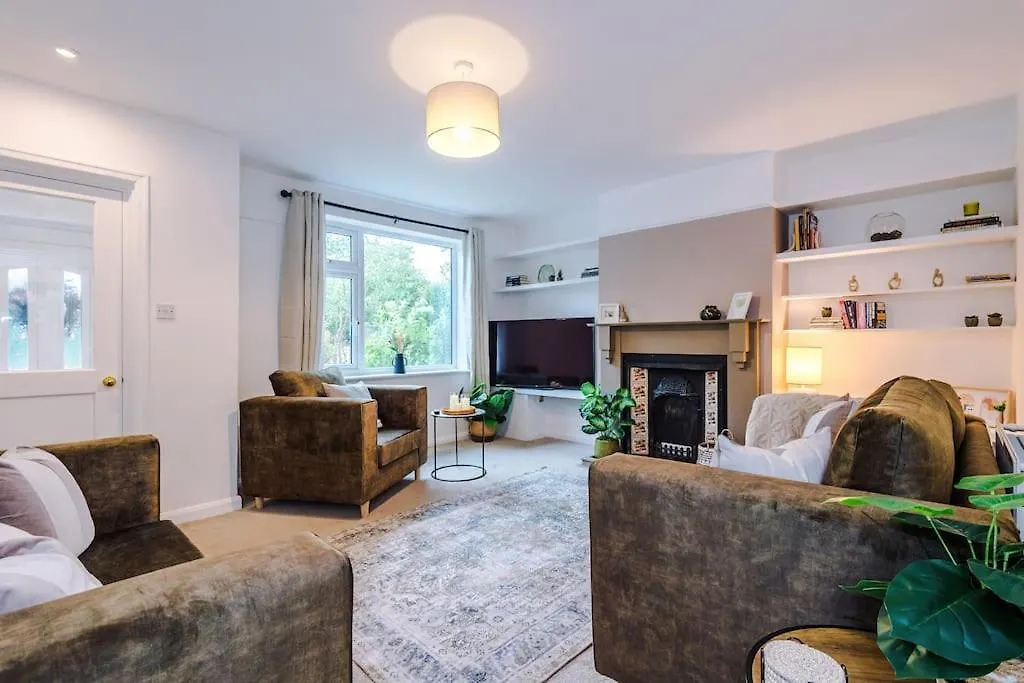 Cosy And Inviting Chester Home بيت للعطل