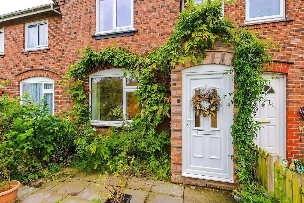 Cosy And Inviting Chester Home
