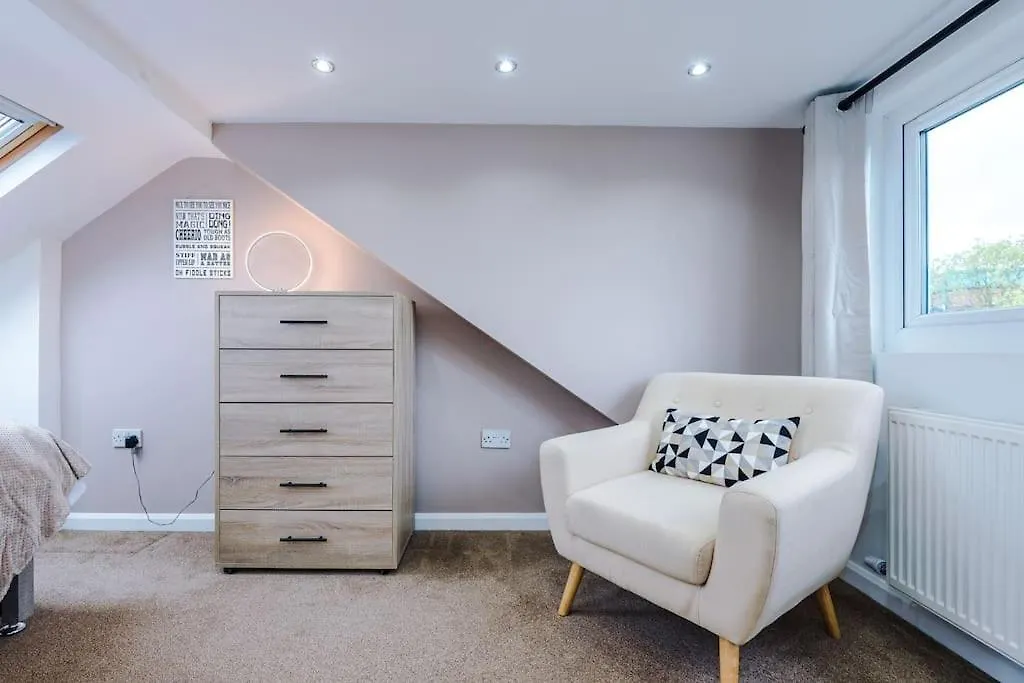 Cosy And Inviting Chester Home بيت للعطل