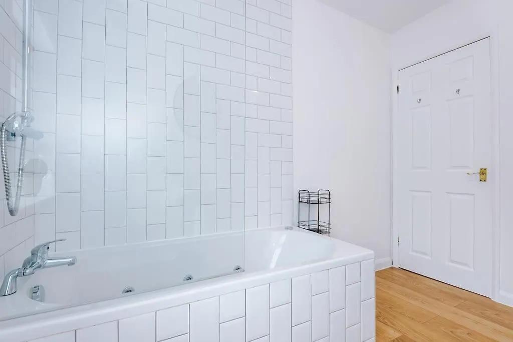 Cosy And Inviting Chester Home بيت للعطل