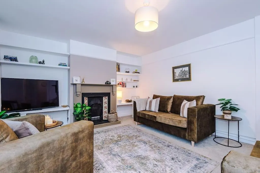 Cosy And Inviting Chester Home